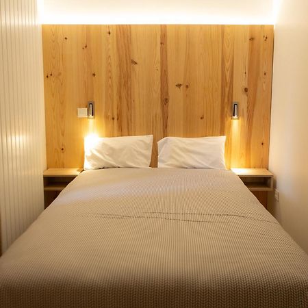 Le Bercail Bed & Breakfast Lacaze Екстериор снимка